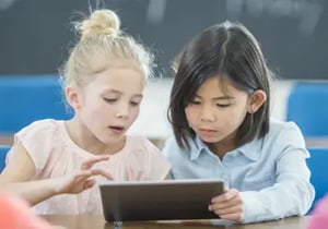 kids with iPad